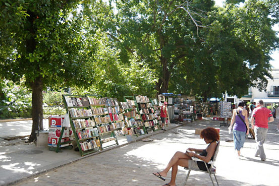 ハバナ旧市街：アルマス広場　La Habana Vieja: Plaza de Armas