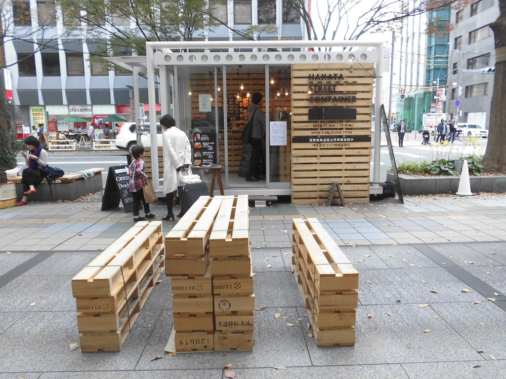 福岡・博多の1ヶ月限定のストリートコンテナショップ！そこに見る新たな歩道活用法！