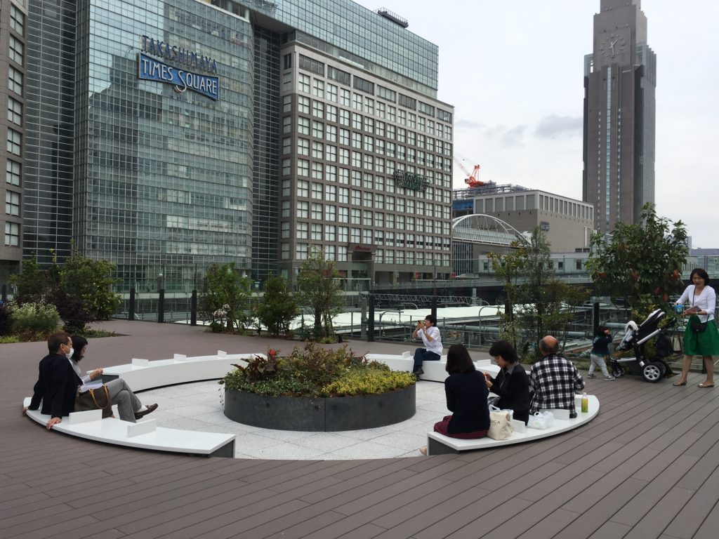 「せ」背筋を伸ばしてみる。【連載：あいうえお　広場ニスト入門】