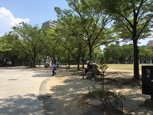 「て」手をふってみる。【連載：あいうえお　広場ニスト入門】