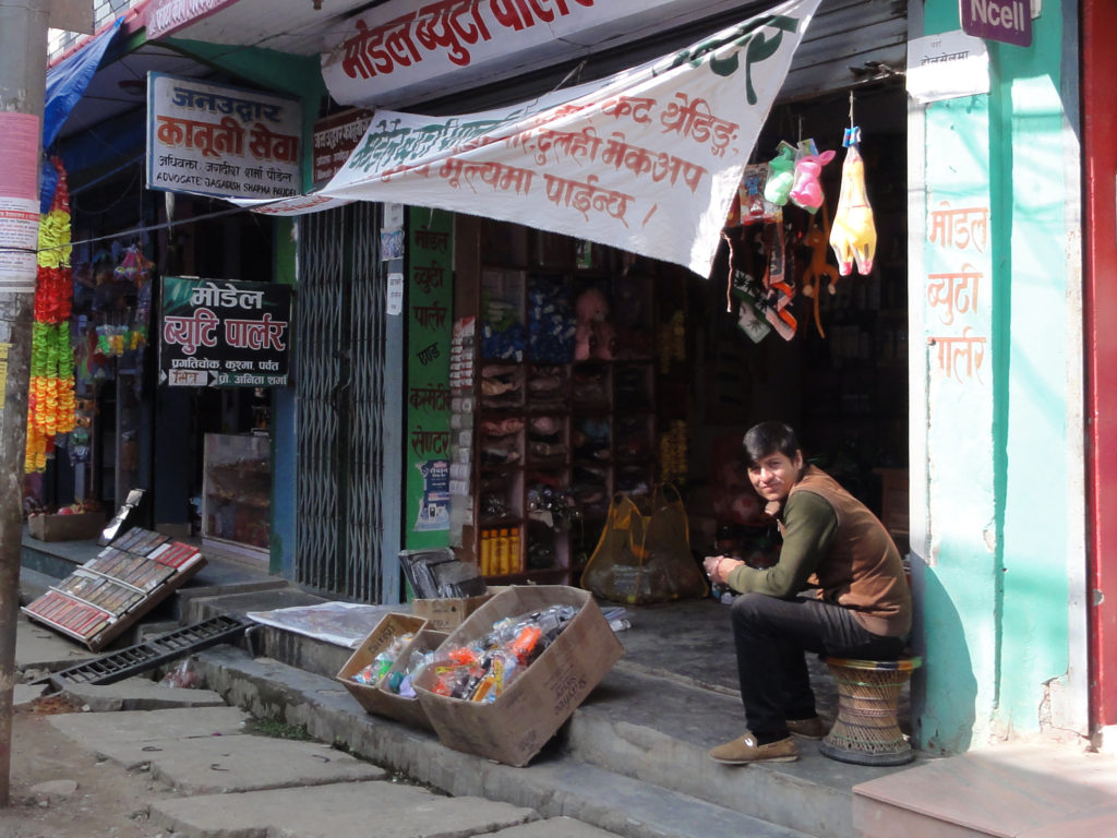 ソトを楽しむ暮らしの風景 inネパールー日常使いのモバイルファニチャー