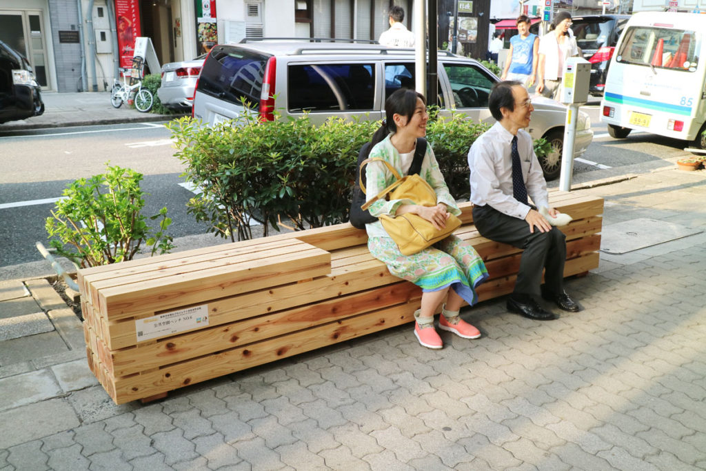 木材活用とおもてなしの一石二鳥！ 名古屋・錦二丁目長者町「都市の木質化プロジェクト」パブリックスペース・ベンチをご紹介