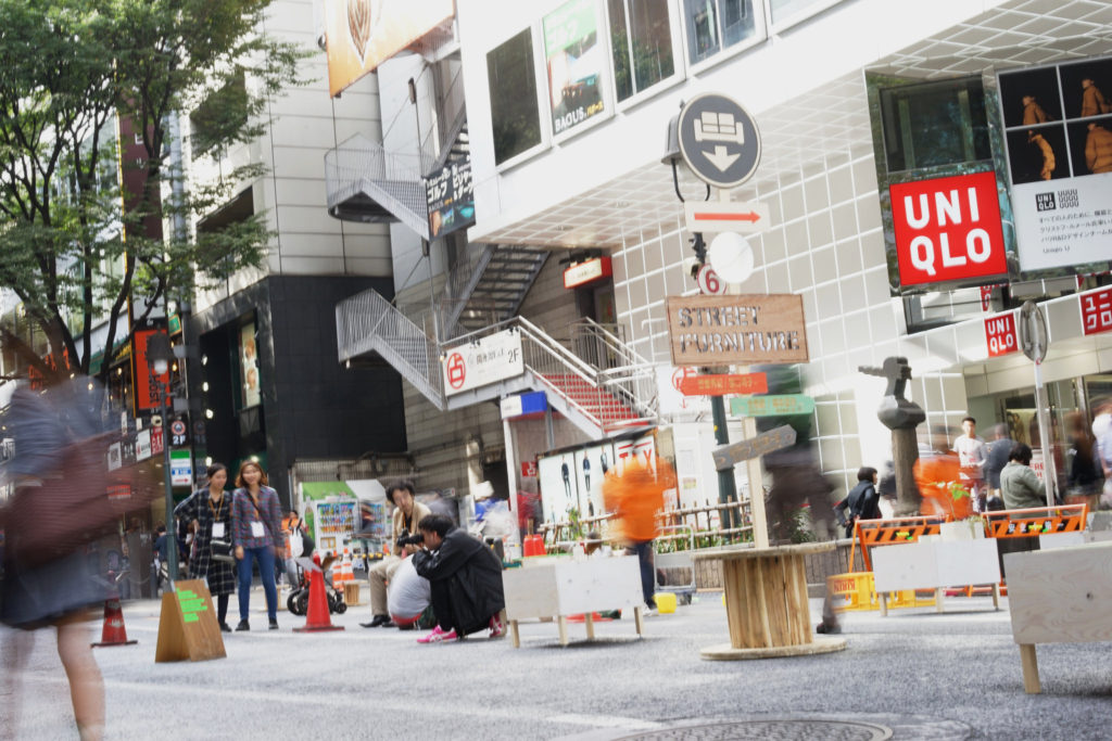 渋谷のどまんなかに家具を置いたら、「文脈の交差点」がうまれた!? 「Street Furniture@渋谷音楽祭2016」開催レポート