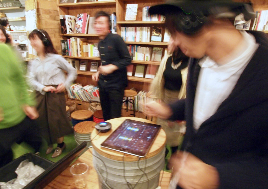 無音ディスコに路上ラグビー！ 初のアクティビティ系企画で開催したソトノバTABLE#12レポート