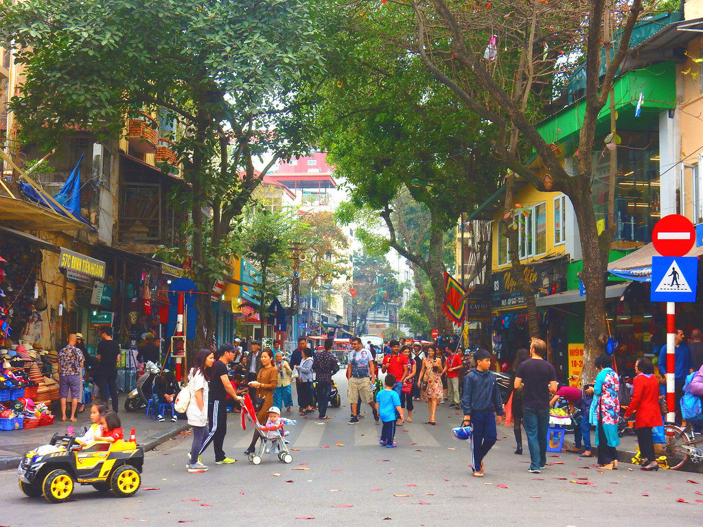ベトナム・ハノイの旧市街を歩いて気付いた、ソトに活気がある理由