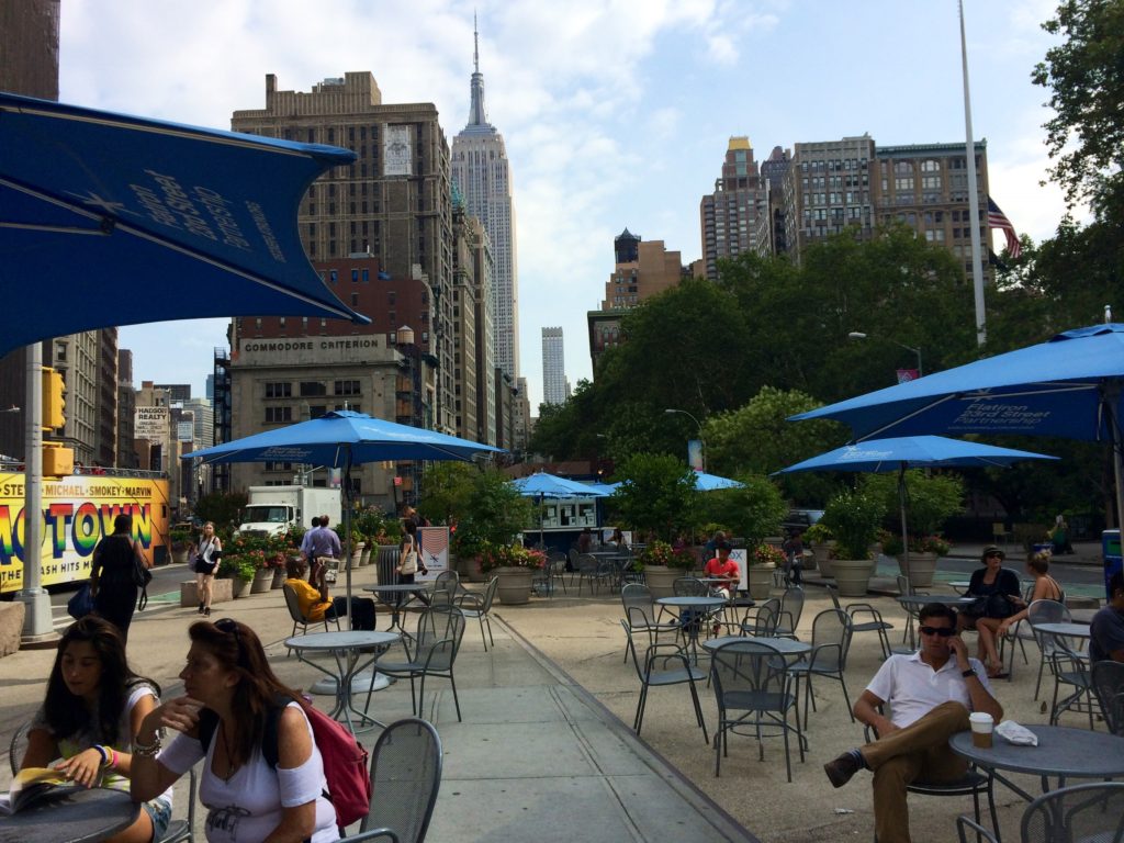 まちの主役を歩行者に変えたニューヨーク市「プラザ・プログラム」のこれまで、これから（前編）：ニューヨークから学ぶ街路空間のあり方