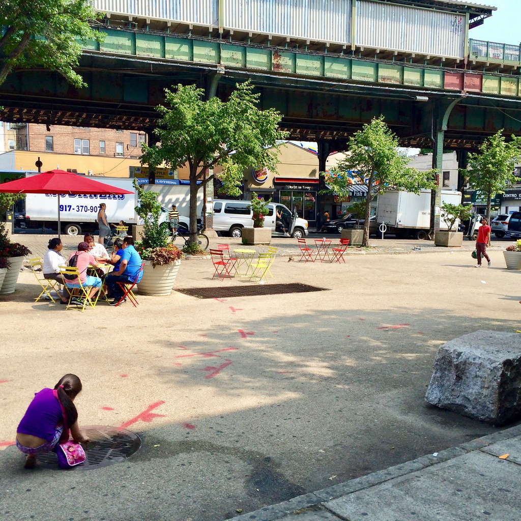 まちの主役を歩行者に変えたニューヨーク市「プラザ・プログラム」のこれまで、これから (後編)：プラザからみる「エリアマネジメント」の原点