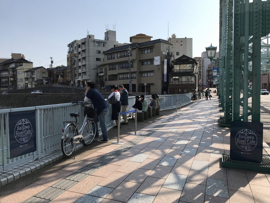 道路協力団体が橋上をカフェに！「犀川リバーカフェ」現地リポート