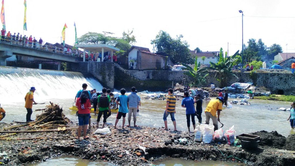 インドネシア、居住者同士の「共有」でつくり出す水辺の公共空間
