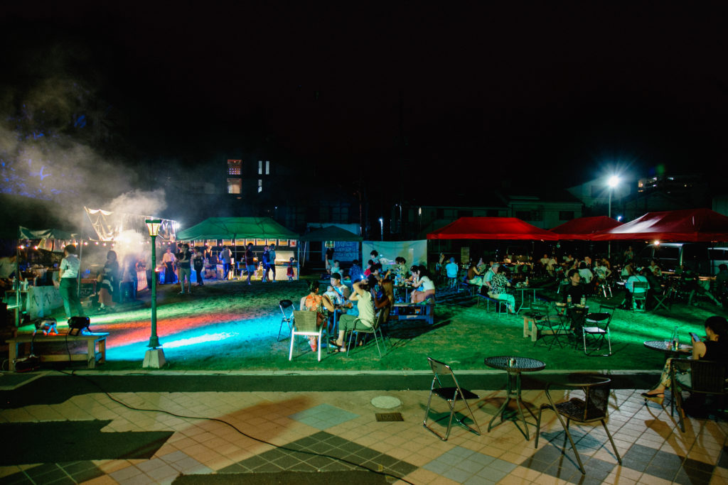 行政が整備しまちづくり会社が運営するまちなかにぎわい拠点－山口県宇部市多世代交流スペースとしばふ広場（ソトノバ・アワード2017一次WEB投票記事）