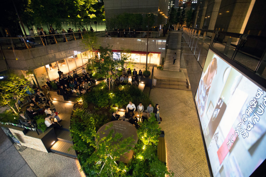 人々が集まる心地いい都会の渓谷 – 生まれ変わった「都市の庭」（ソトノバ・アワード2017一次WEB投票記事）