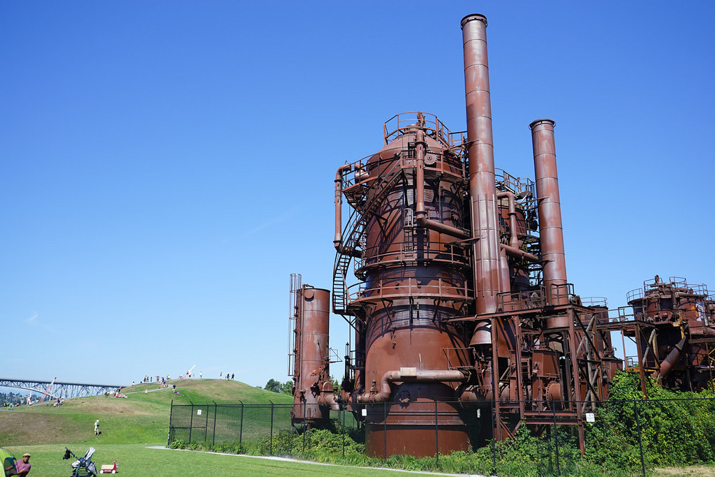 まるでジブリの世界？ガスタンクの廃墟がそのまま残るガスワークス公園