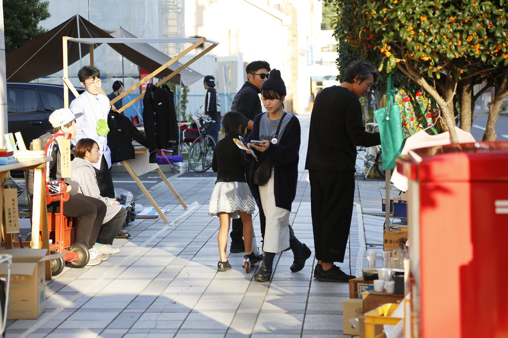 白いテープの内側で魅せるまちの表情！岡崎市康生通り・連尺通りの道路空間活用社会実験